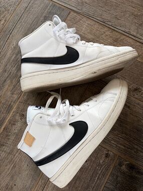 Nike Men's Court Royale 2 Mid Leather White with Black Accent Sneaker Size 9